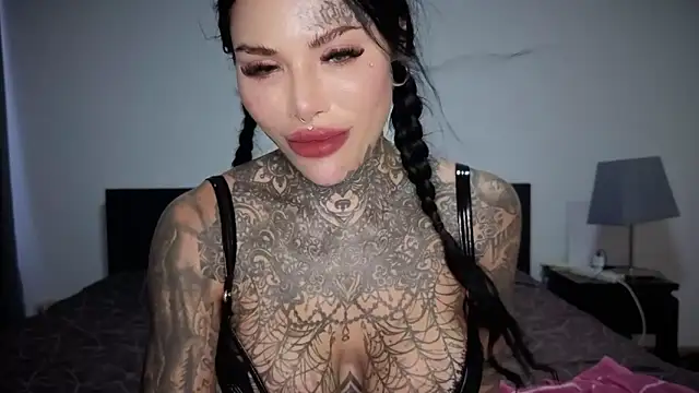 claudiacvc95 online show from March 22, 8:20 am