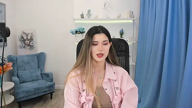 AnneTLi online show from November 18, 7:26 pm