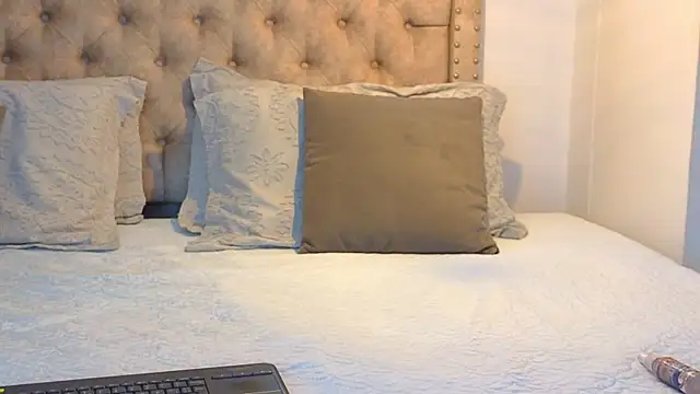 KeryHillson online show from November 29, 12:09 pm