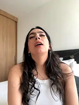 Nicollemays online show from December 4, 4:08 pm