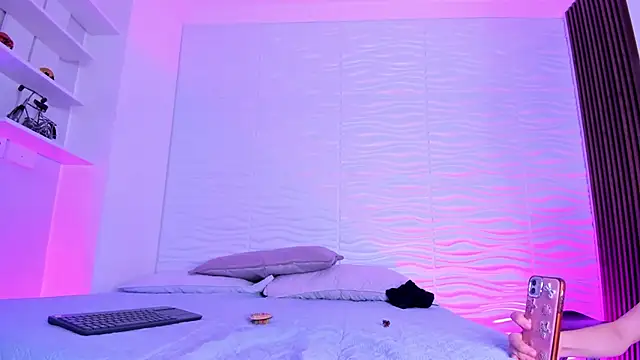 CamileHolmes online show from October 17, 5:32 am