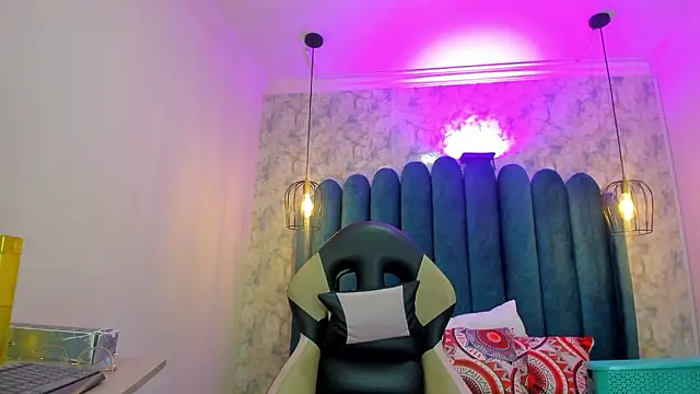 nalalye cruzz  online show from March 5, 3:13 am