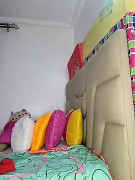 NicRaisaa online show from February 14, 5:31 am