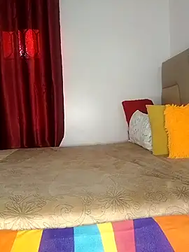 NicRaisaa online show from December 3, 4:48 am