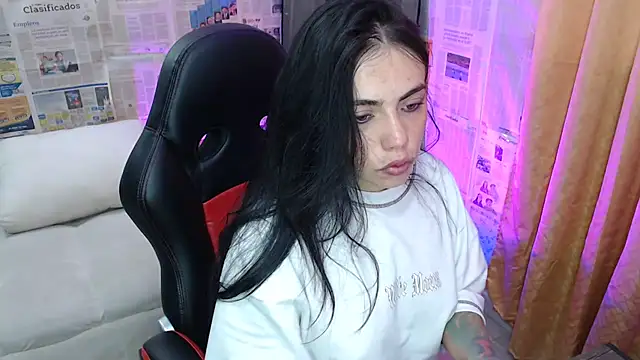 Snapshot of i_am_nina_ chatting on October 22, 9:53 pm i am nina online show from October 22, 9:53 pm
