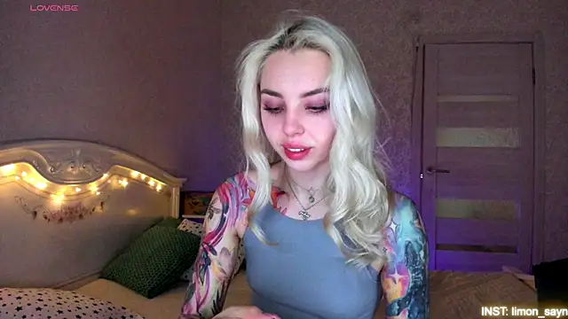 LillyMoure  online show from June 2, 11:39 pm