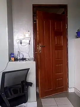 Prettybecs online show from October 31, 8:40 am