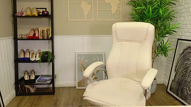 SelineSole online show from April 20, 3:15 pm