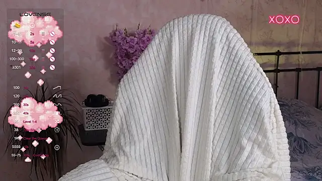 lil luna x online show from February 20, 6:42 pm