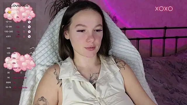 lil luna x online show from December 20, 7:12 am