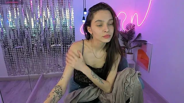 ChloeSunny online show from April 6, 4:46 am