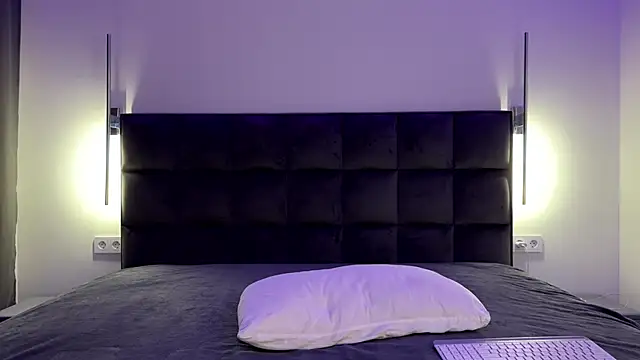 NotElis online show from November 15, 4:08 pm