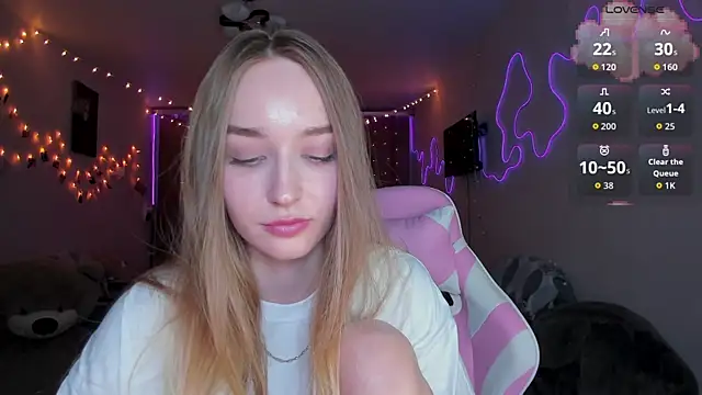 MoonDust online show from March 26, 5:04 pm