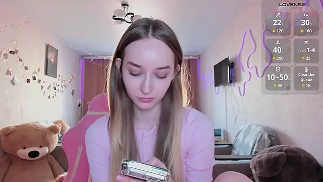 MoonDust online show from March 29, 12:37 pm