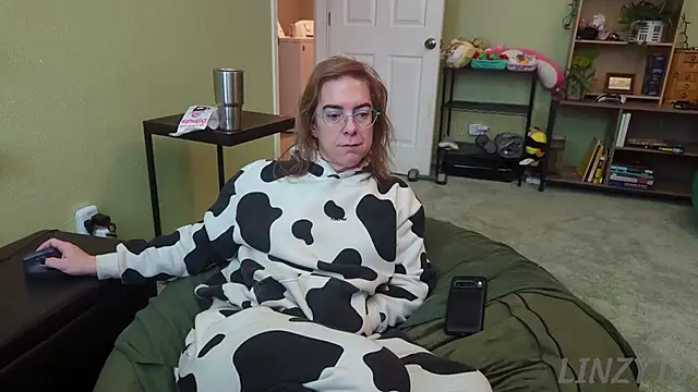 Linzy 19 online show from December 17, 2:32 pm