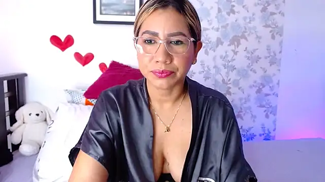 vanessa cute1 online show from March 11, 5:15 pm