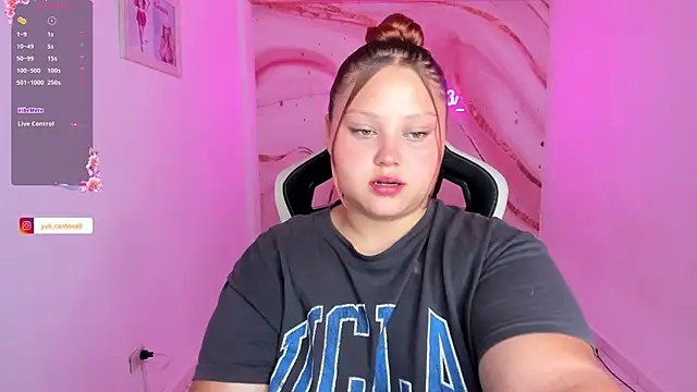 YuliCardona  online show from March 25, 5:49 pm