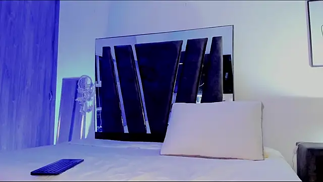 HollyEvanz online show from September 28, 11:54 pm