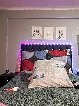 Toya P online show from December 1, 8:33 pm