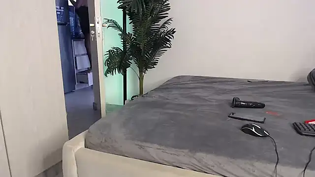 CurvyGlass online show from November 7, 7:36 am