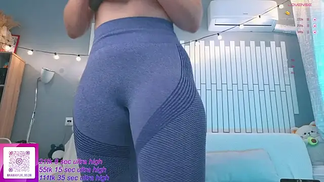 Snapshot of __KawaiiYuki__ chatting on October 6, 6:41 am   KawaiiYuki   online show from October 6, 6:41 am