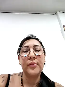 Snapshot of You-kitty2025 chatting on October 18, 12:25 am You-kitty2025 online show from October 18, 12:25 am