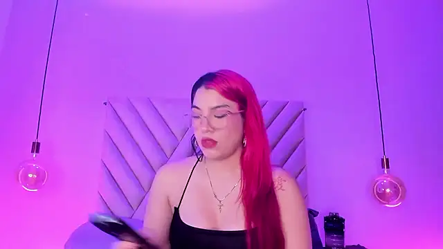 EmmaSwift  online show from January 19, 2:19 am