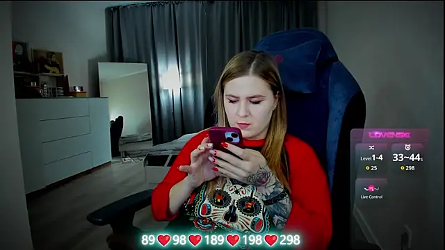 Olivia Munk online show from November 8, 7:02 am