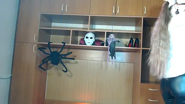 Snapshot of Aqualen chatting on October 19, 11:45 am Aqualen online show from October 19, 11:45 am