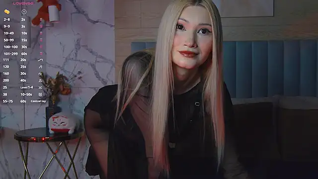 Snapshot of CarolReeves chatting on October 21, 5:55 am CarolReeves online show from October 21, 5:55 am
