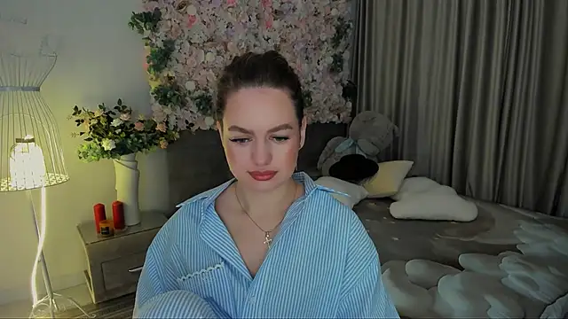 MiracleCurly online show from November 12, 6:06 pm