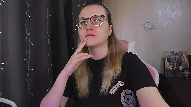 MissBrightShine online show from April 1, 8:26 am