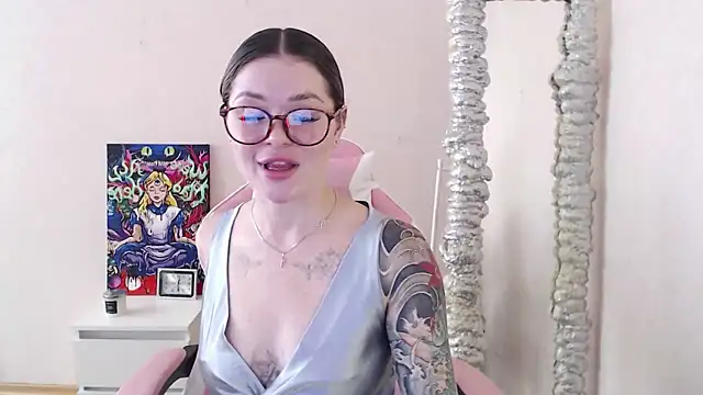 miaacatt online show from October 14, 10:18 am