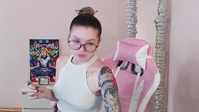 miaacatt online show from October 3, 9:58 am