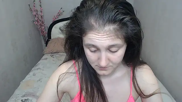 Holliy Cooper online show from June 4, 2:54 pm
