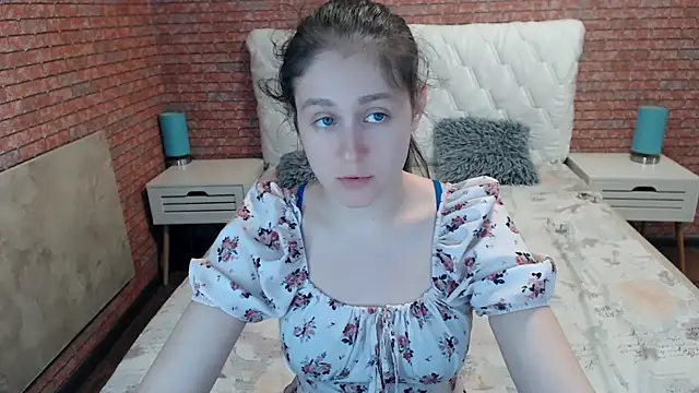 Holliy Cooper online show from July 13, 8:04 am