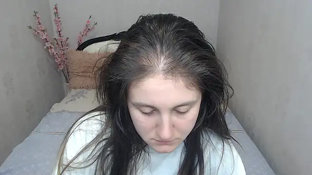 Holliy Cooper online show from February 5, 9:23 am