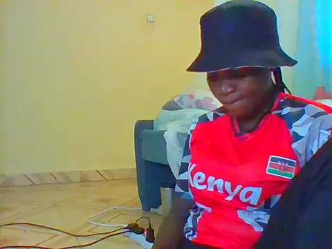 prettychic5 online show from April 16, 8:47 am