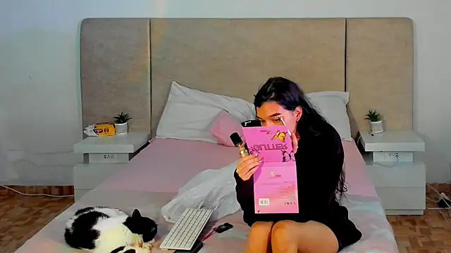 katt pelaez online show from October 11, 6:21 pm