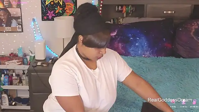 temptressbeauty24 online show from February 6, 5:00 am