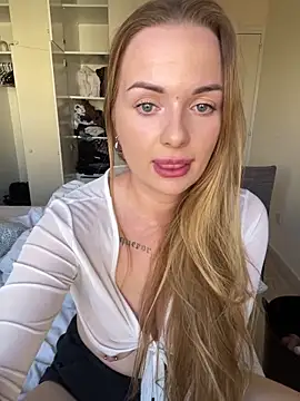 Snapshot of ElenaRebelle chatting on September 28, 6:31 am ElenaRebelle online show from September 28, 6:31 am