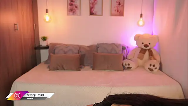 Snapshot of amelie_gonzalez chatting on September 25, 8:28 pm amelie gonzalez online show from September 25, 8:28 pm