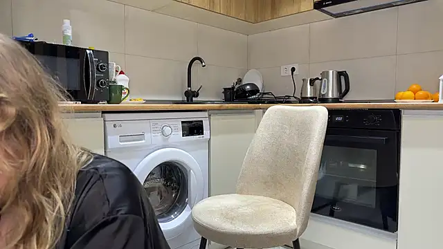 mommy nadin online show from February 4, 4:10 pm