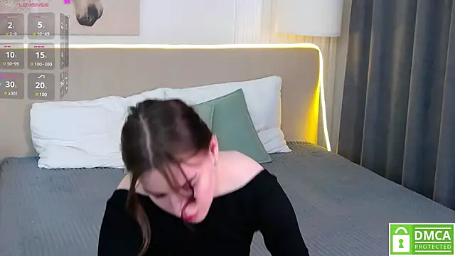 Snapshot of AmaliaBell chatting on October 3, 1:16 pm AmaliaBell online show from October 3, 1:16 pm