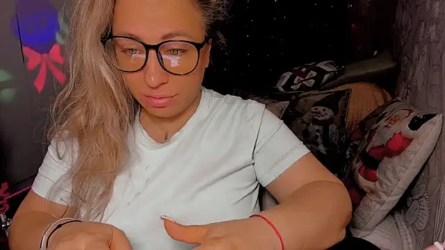 CumOnMy Tits online show from December 18, 2:05 am